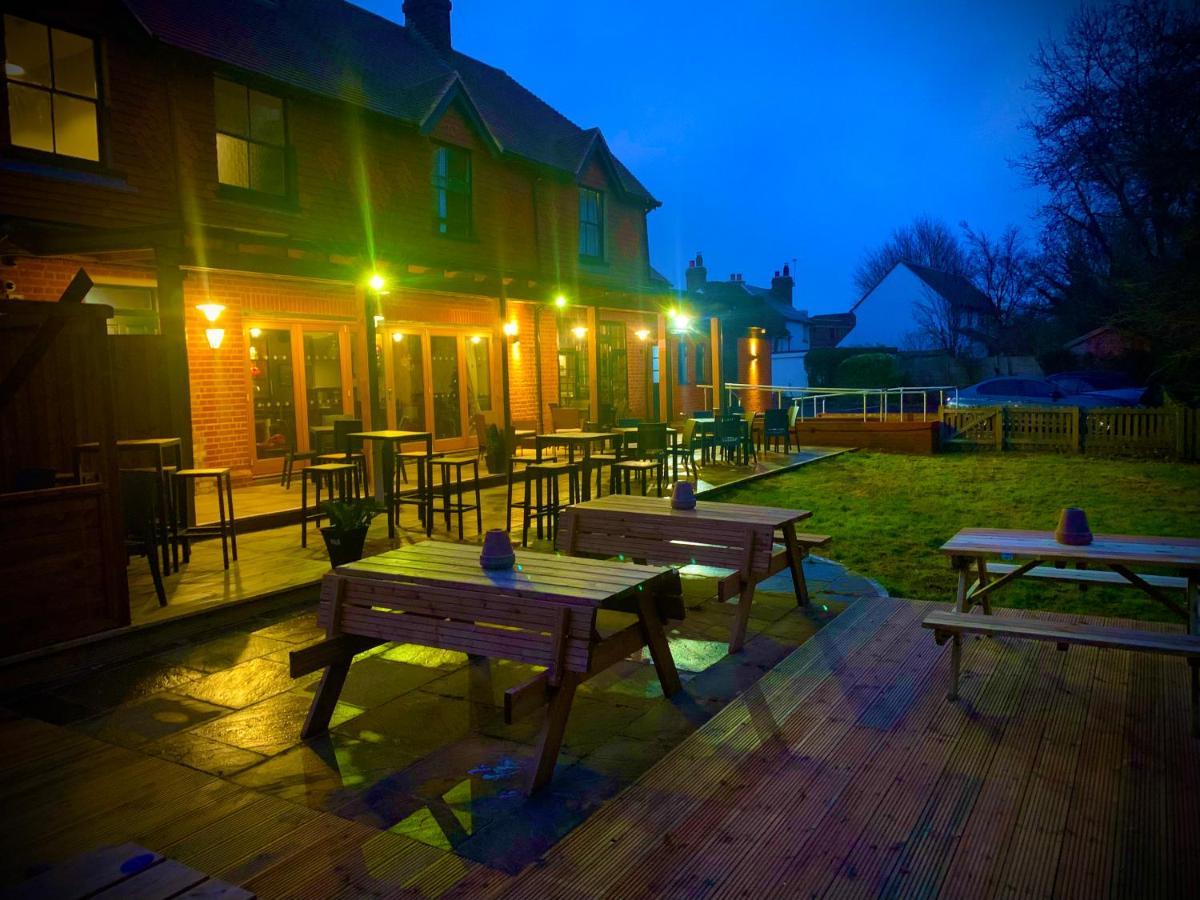 Hotel Crown & Anchor Woking Exterior foto